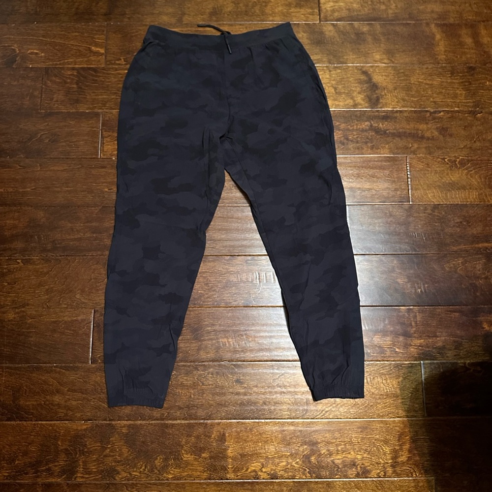Lululemon Athletica Men's Black Camouflage Joggers